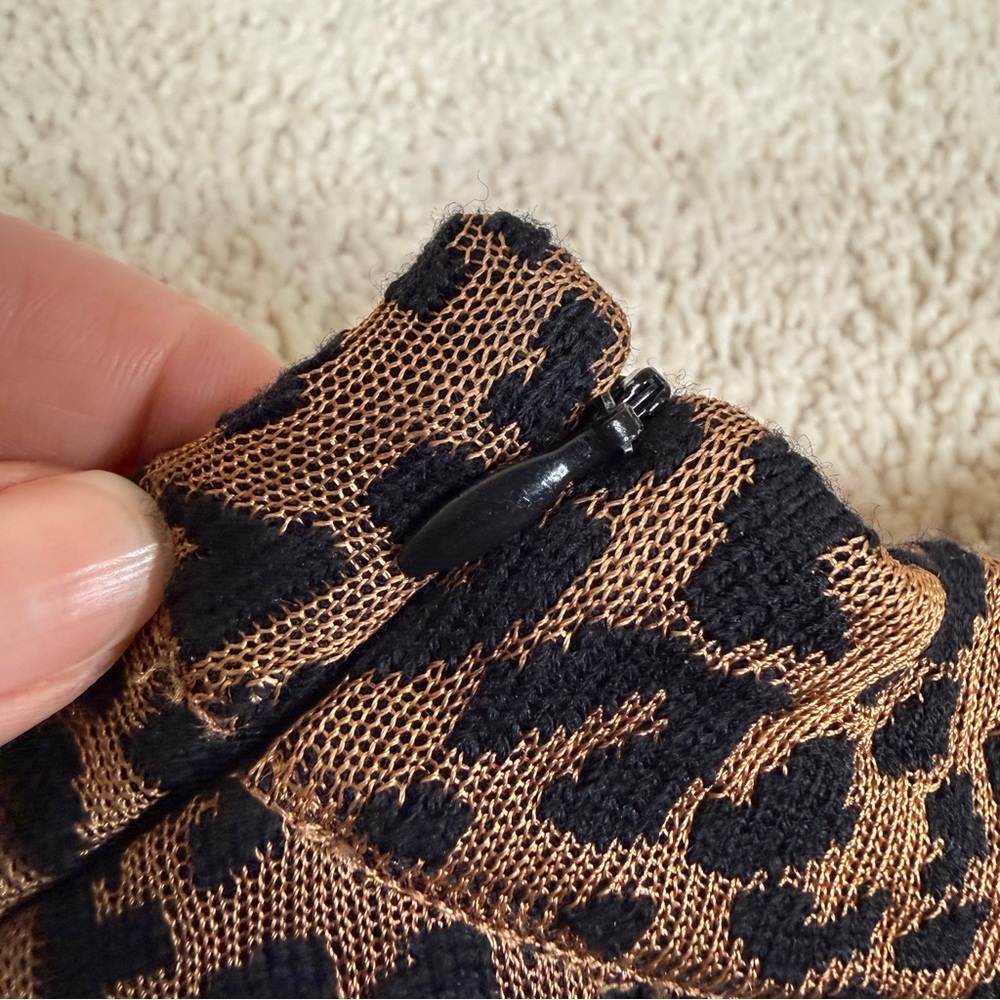 St. John Knit Leopard Animal Print Mock Neck Short Sleeve Top - Picture 8 of 17